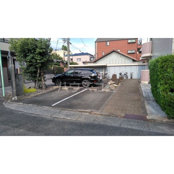 16/20 駐車場