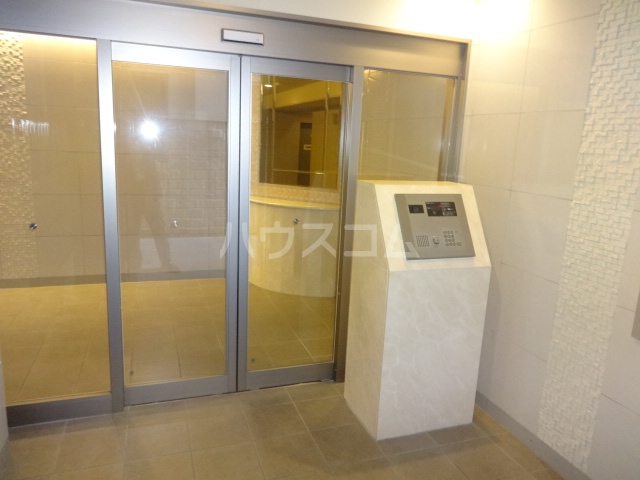 22/28 エントランス