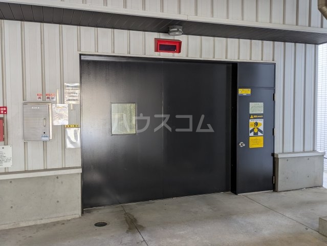 18/27 駐車場