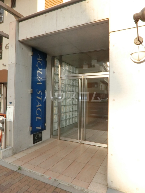 24/27 エントランス