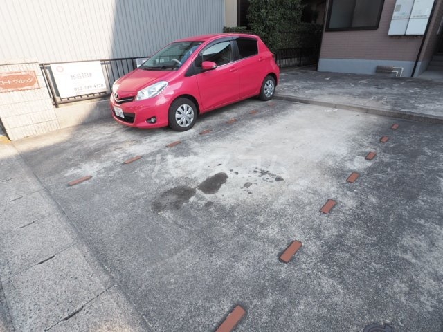 22/27 駐車場