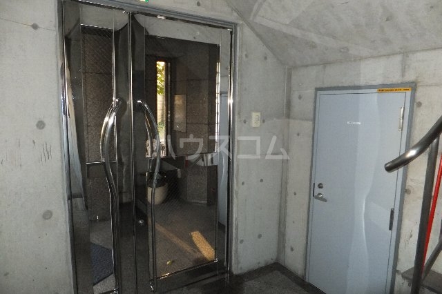 21/27 エントランス