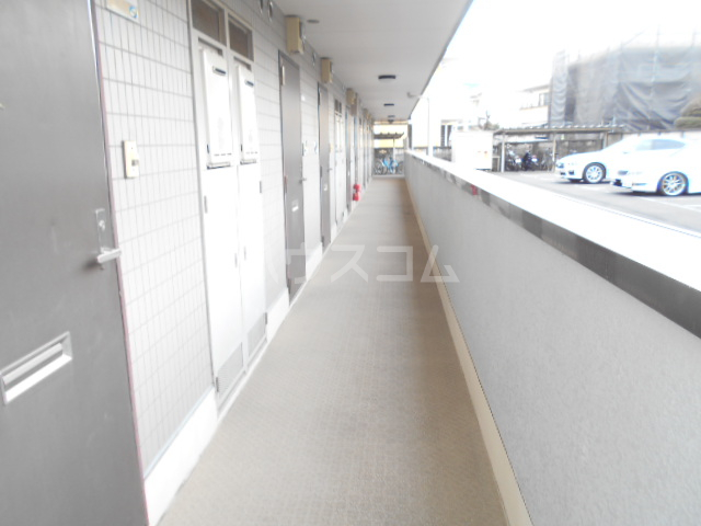 21/30 エントランス