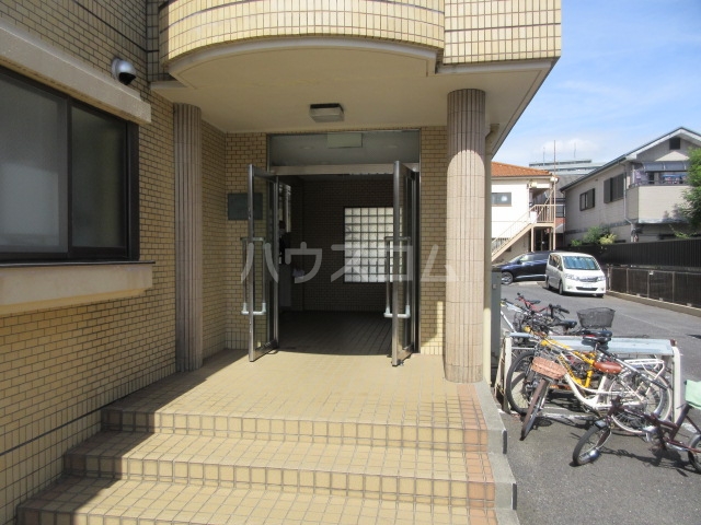 19/27 エントランス