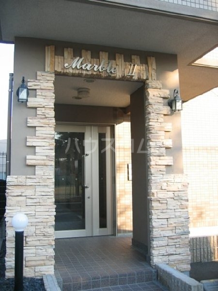 16/23 エントランス