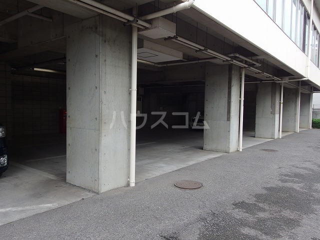 27/30 エントランス