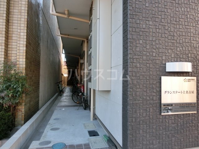 22/28 エントランス