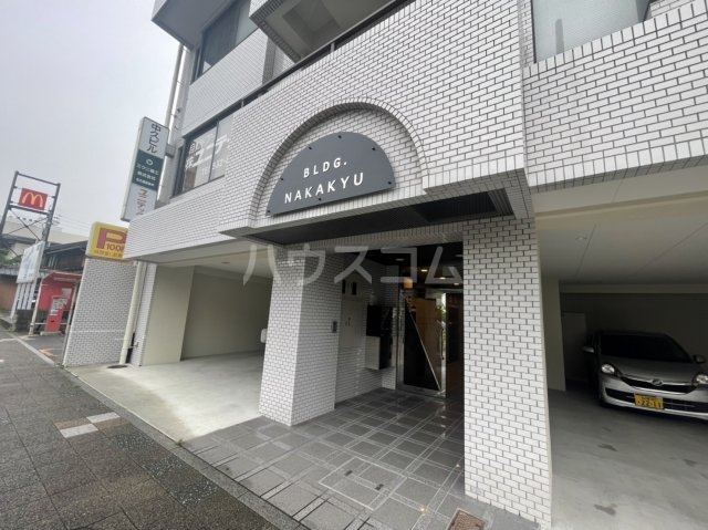 24/30 エントランス