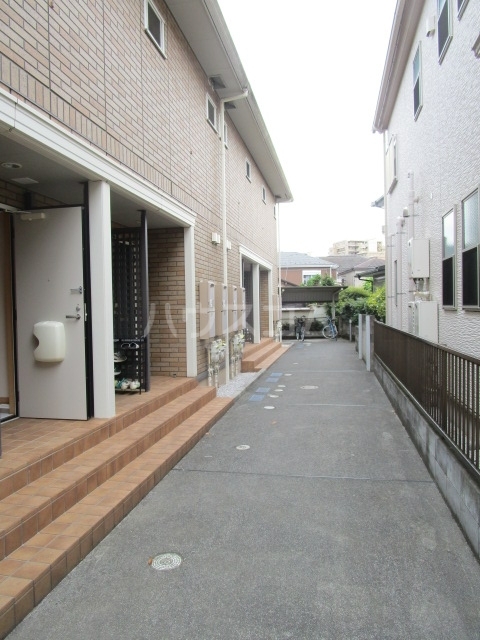 24/30 エントランス