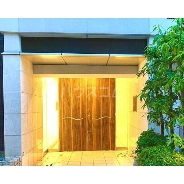 13/18 エントランス