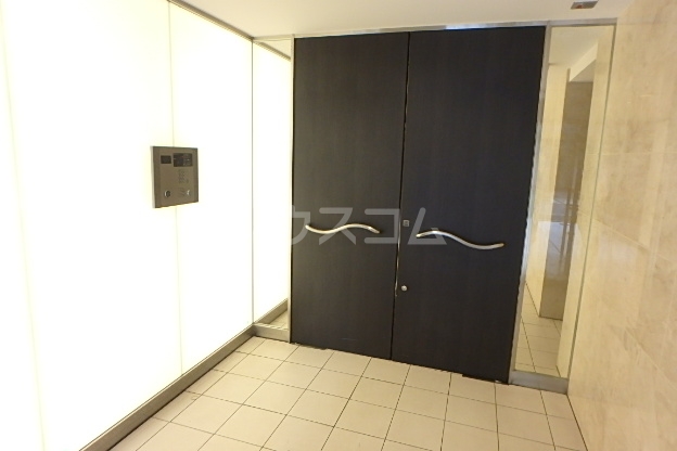 22/27 エントランス