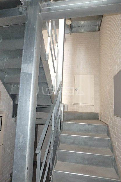 2/4 エントランス