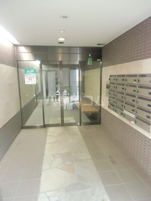 16/30 エントランス