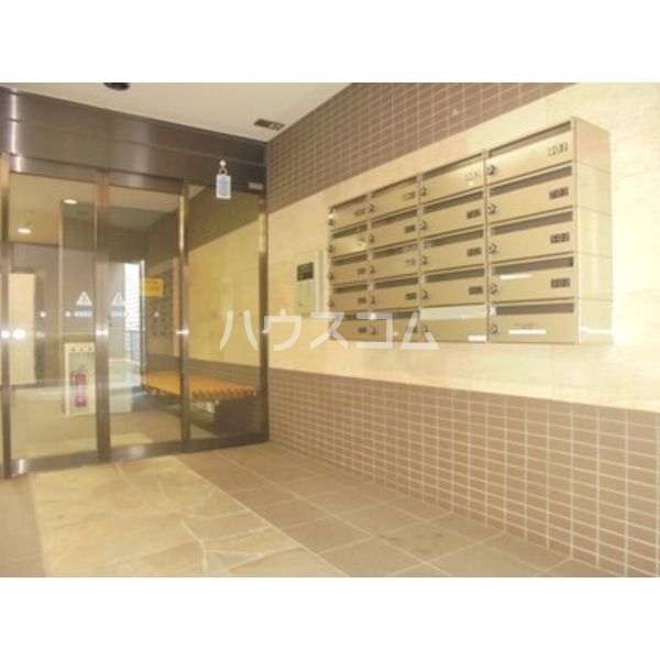 17/30 エントランス