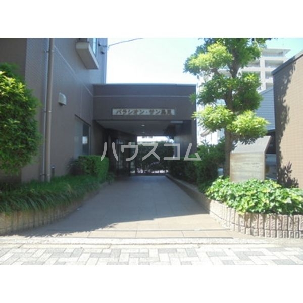 20/30 エントランス