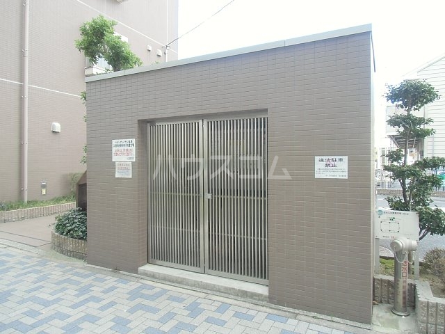 21/30 エントランス