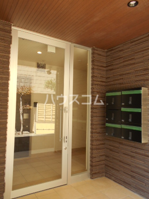 21/30 エントランス