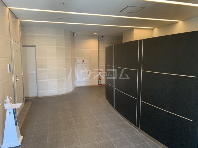 26/30 エントランス