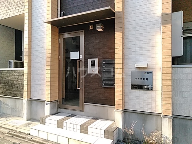 23/27 エントランス