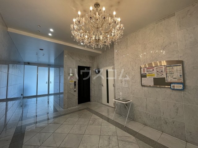 24/30 エントランス