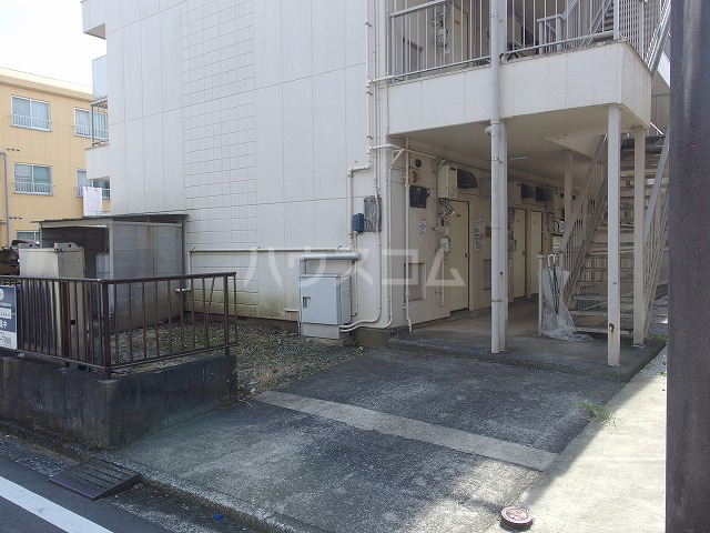 21/30 エントランス