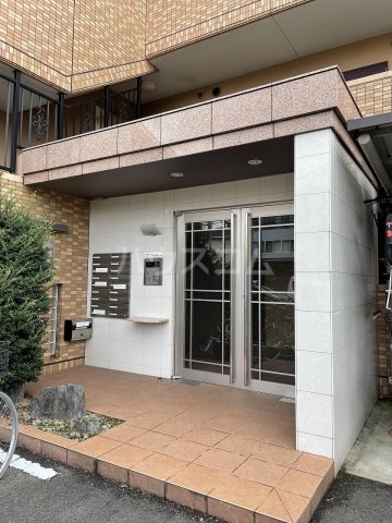 23/30 エントランス