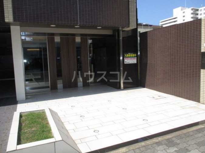 16/21 エントランス