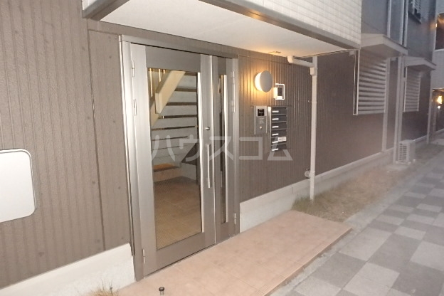 22/24 エントランス