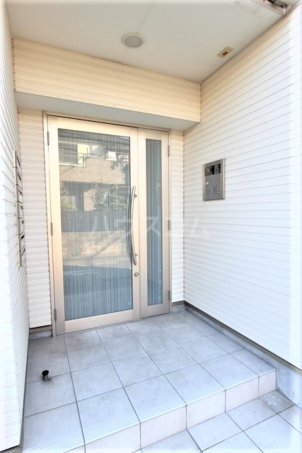 18/28 エントランス