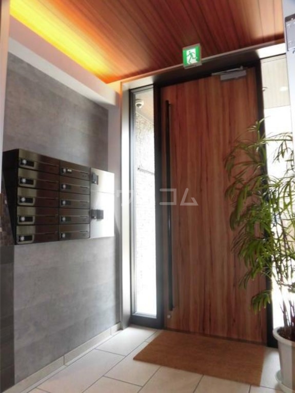 16/26 エントランス