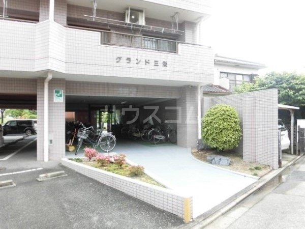 21/30 エントランス