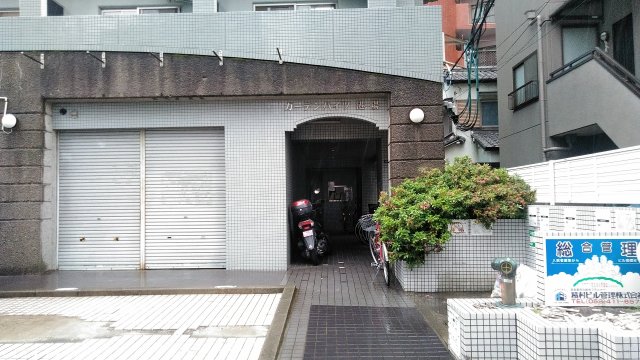 22/30 エントランス