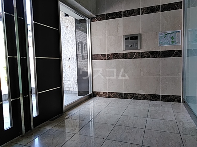 21/27 エントランス