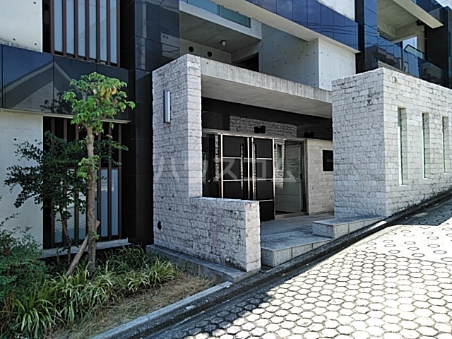 24/30 エントランス