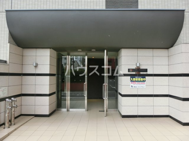 21/27 エントランス