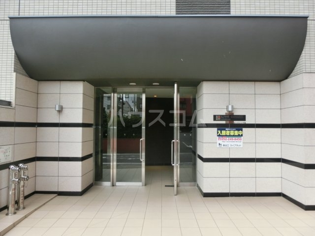 23/29 エントランス