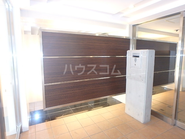 24/30 エントランス