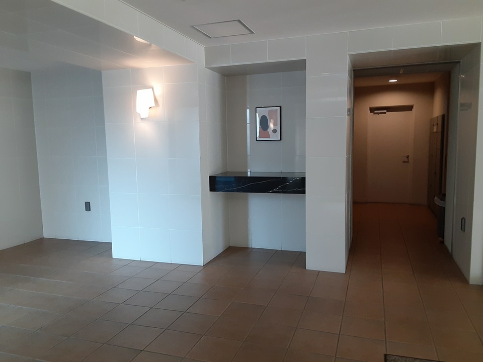 27/30 エントランス