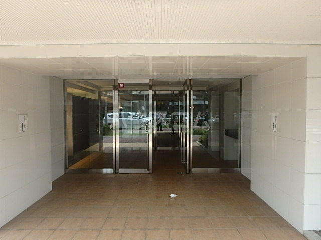 18/28 エントランス