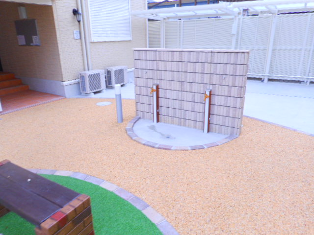 22/30 エントランス