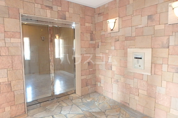 21/27 エントランス