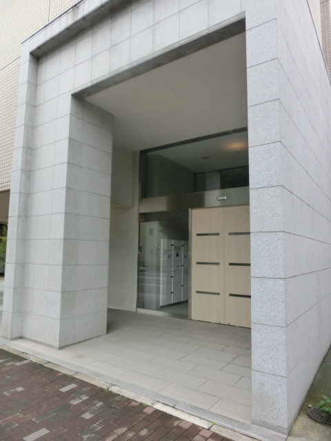 22/28 エントランス