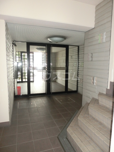 21/30 エントランス