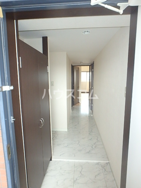 21/30 エントランス