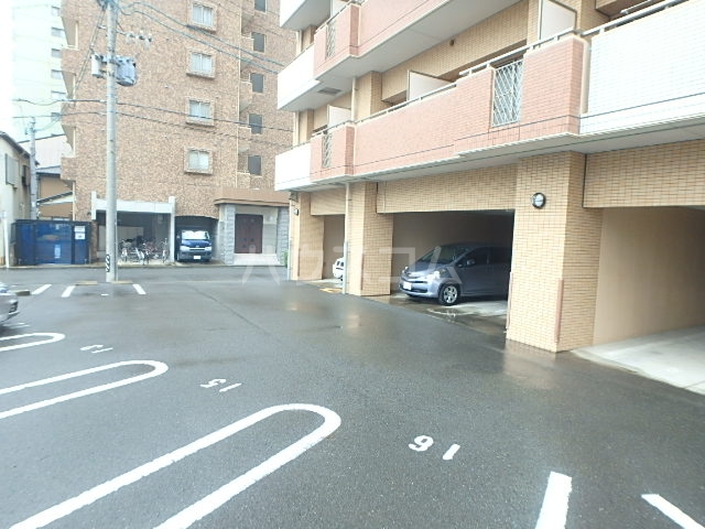 23/30 駐車場