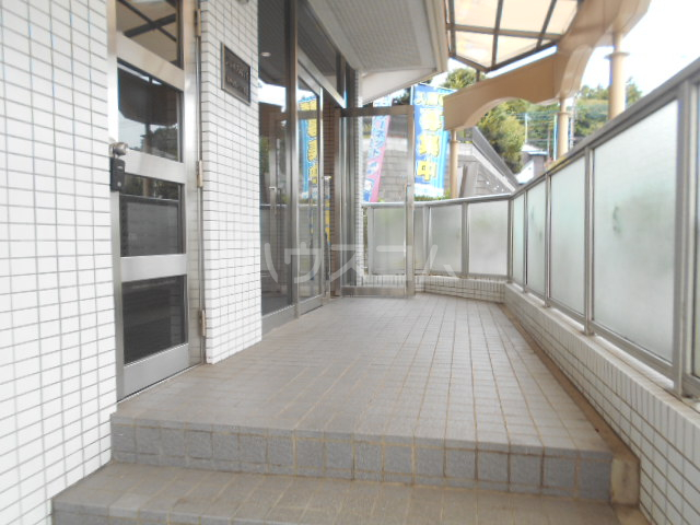 24/30 エントランス