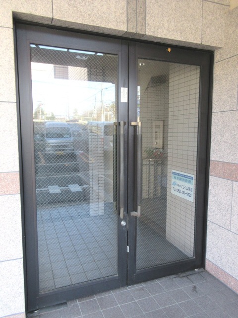 21/30 エントランス