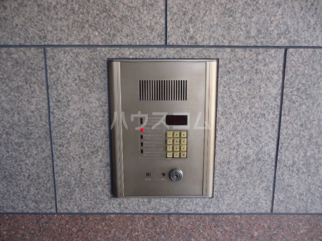 17/26 エントランス