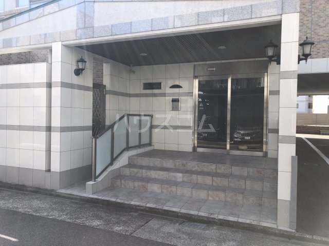 20/28 エントランス