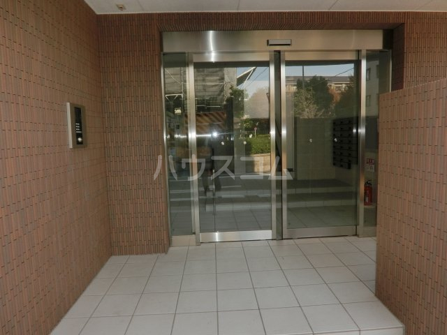 20/30 エントランス